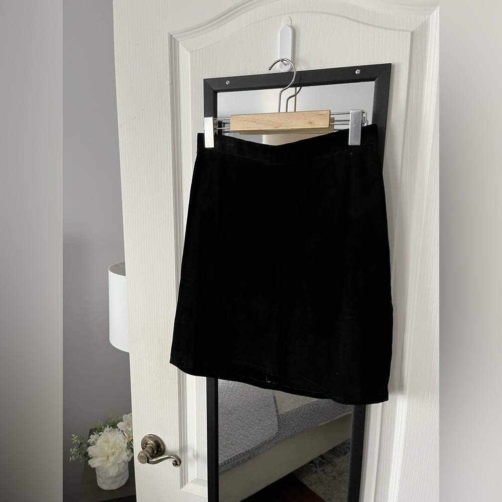 Vintage short suede skirt